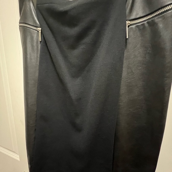 Michael Kors mixed media skirt. Black - Picture 3 of 7